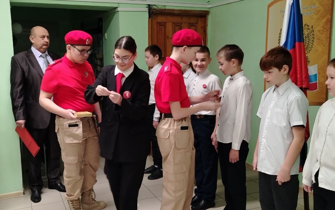 Торжественная линейка, посвященной вступлению в ряды Юнармии «Юнармейцем быть готов!»